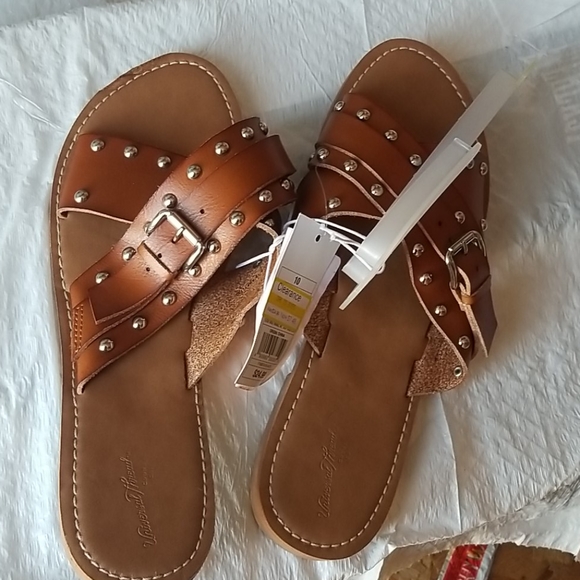 Shoe - Picture 3 of 5